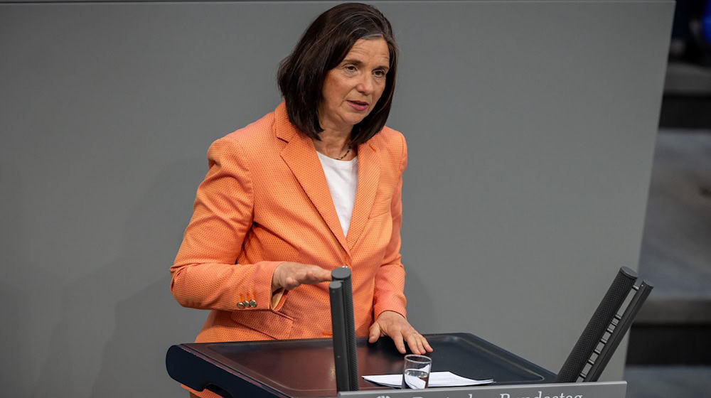 Bundestagsvizepräsidentin Katrin Göring-Eckardt blickt mit Sorge auf die Stärke der AfD in ihrer Heimat Thüringen (Archivbild). / Foto: Michael Kappeler/dpa