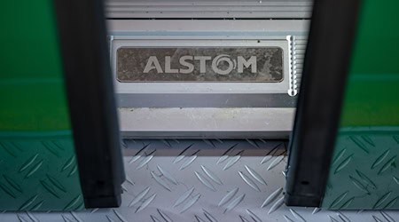 Alstom hat in einem mehrstufigen Verfahren das wirtschaftlichste Angebot abgegeben und ist während der über 30-jährigen Laufzeit auch für die Wartung und die Sicherstellung der täglichen Verfügbarkeit verantwortlich. / Foto: Hendrik Schmidt/dpa