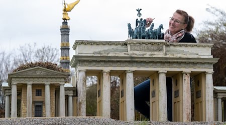 Spaziergang zu rund 100 berühmten Bauwerken en miniature: Die Miniwelt Sachsen feiert 25. Jubiläum. (Archivbild) / Foto: Hendrik Schmidt/dpa