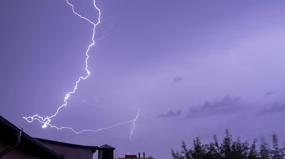 (Symbolbild) - Der Deutsche Wetterdienst (DWD) erwartet in Sachsen Schauer und Gewitter. / Foto: Stephan Schulz/dpa-Zentralbild/dpa