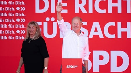 Dresden: Beim Wahlkampfauftakt der Sachsen-SPD verspricht Bundeskanzler Scholz eine sichere Rente.  / Foto: Sebastian Kahnert/dpa