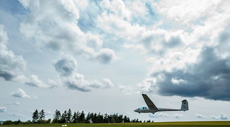 Rodewisch: Bei der Notlandung eines Segeflugzeuges im Vogtland sind die beiden Insassen unverletzt geblieben. (Foto-Illustration)  / Foto: Andreas Arnold/dpa