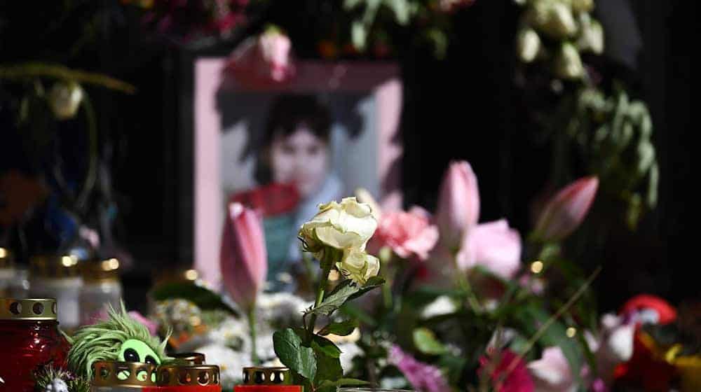 Die neunjährige Valeriia wurde gewaltsam aus dem Leben gerissen. Nun wird ein Tatverdächtiger nach Deutschland überstellt (Archivbild) / Foto: Robert Michael/dpa