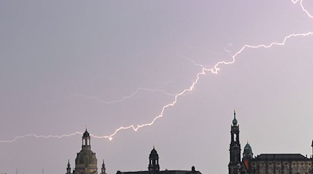Leipzig: Der Deutsche Wetterdienst warnt vor starken Gewittern in weiten Teilen Sachsens. (Archivbild) / Foto: Robert Michael/dpa