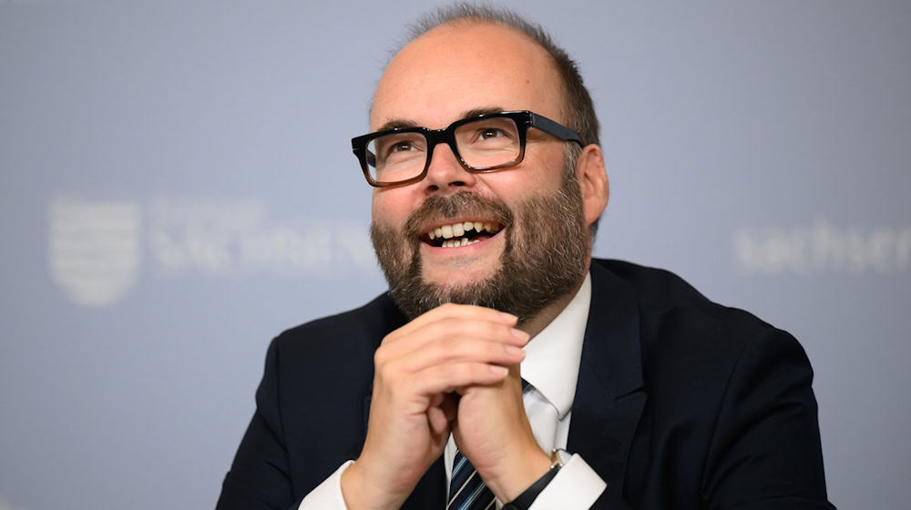 Für Kultusminister Christian Piwarz ist der Freiwilligendienst an Schulen die perfekte Berufsorientierung. (Archivfoto)  / Foto: Robert Michael/dpa