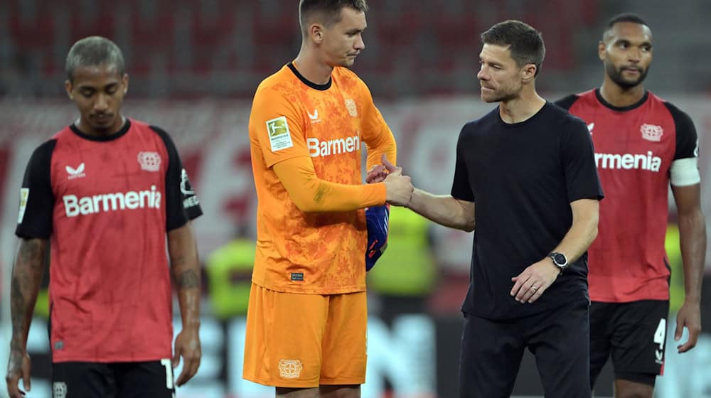 Bayer-Trainer Xabi Alonso bemängelte die fehlende Kontrolle in der zweiten Halbzeit. / Foto: Federico Gambarini/dpa