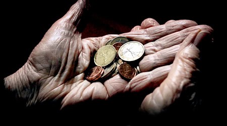 According to statistics, poverty in old age is on the rise in Saxony. The Left Party sees pension reform as the solution. (Symbolic image) / Photo: picture alliance / Karl-Josef Hildenbrand/dpa