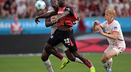 Exciting duel in the BayArena / Photo: Federico Gambarini/dpa