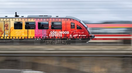 Un tren Trilex de Länderbahn camino de Görlitz / Foto: Robert Michael/dpa