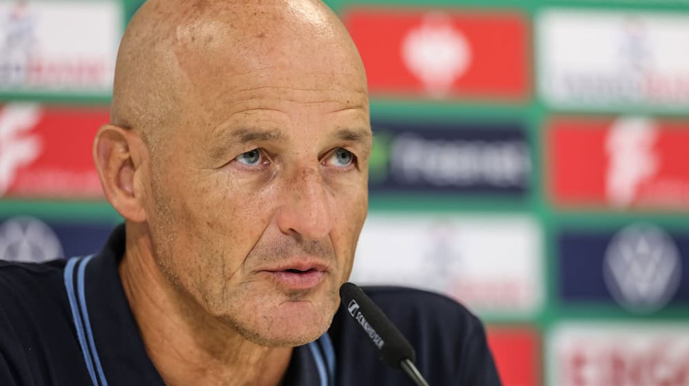 Trainer Peter Zeidler hofft nach dem Pokal-Aus auf eine Trotzreaktion seiner Bochumer Mannschaft in Leipzig. / Foto: Stefan Bösl/dpa