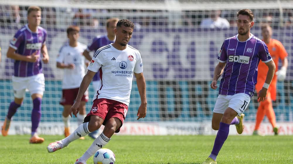 Ali Loune joins FC Erzgebirge Aue on loan / Photo: Friso Gentsch/dpa