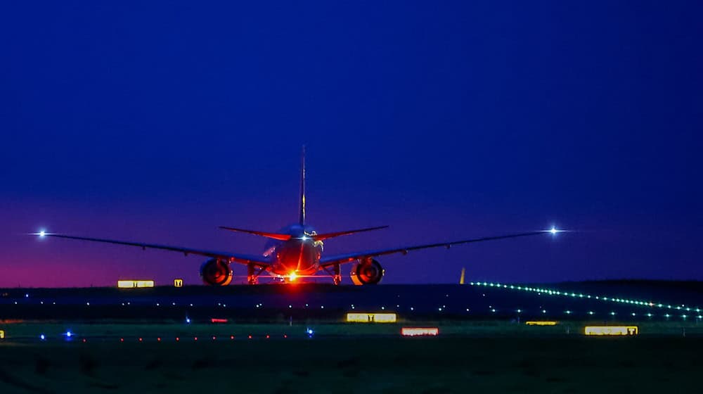 Mitteldeutsche Flughafen AG says it has reached a milestone in its restructuring by successfully securing its financing. (Symbolic image) / Photo: Jan Woitas/dpa