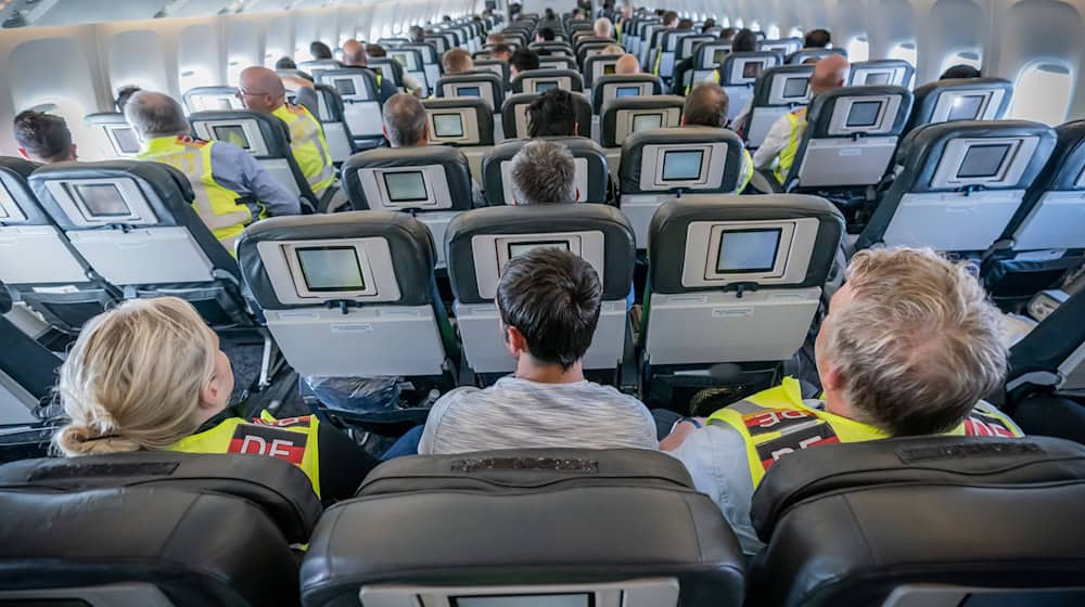 The Saxon Refugee Council criticizes the increased deportation of families from the Free State of Saxony. (Photo illustration) / Photo: Michael Kappeler/dpa