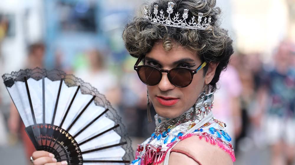 Participantes en el Christopher Street Day de Leipzig / Foto: Sebastian Willnow/dpa