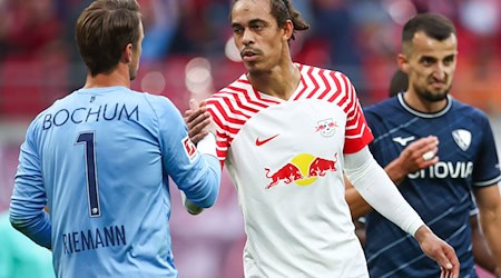 Manuel Riemann (l) is no longer in goal for Bochum, but saved two penalties in Leipzig last season / Photo: Jan Woitas/dpa