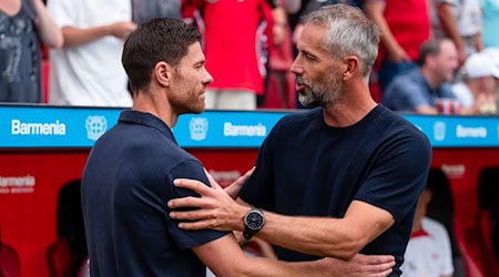 Marco Rose (d) y Xabi Alonso figuran actualmente entre los entrenadores más laureados de la Bundesliga / Foto: Marius Becker/dpa