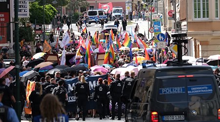 El ministro del Interior Schuster condena las protestas ultraderechistas del fin de semana en el CSD de Bautzen / Foto: Sebastian Willnow/dpa