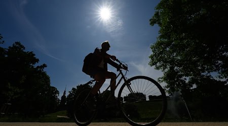 Hundreds of cyclists took part in a rally in the border triangle in the district of Görlitz on Saturday. (Photo illustration) / Photo: Robert Michael/dpa