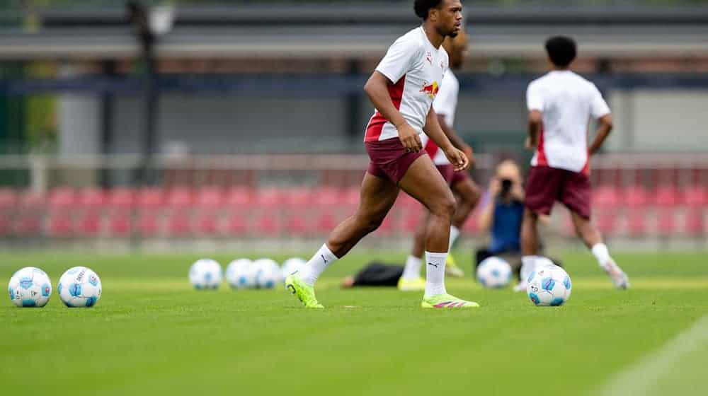 Openda markierte im Test gegen Aston Villa das 2:0. / Foto: Hendrik Schmidt/dpa