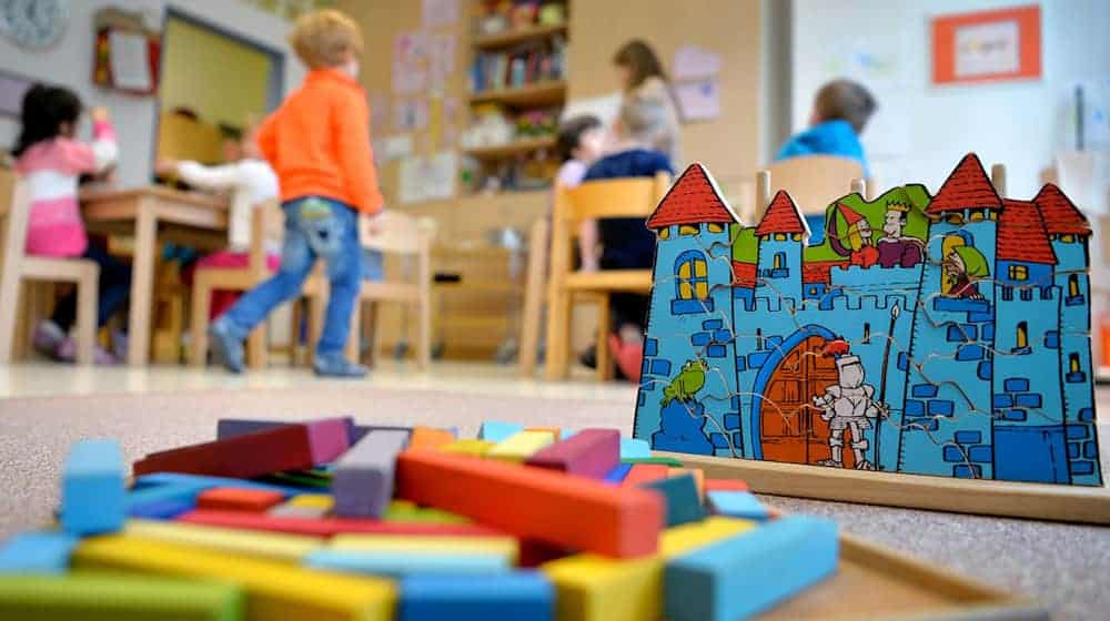 Nursery teachers are often ill. (Symbolic image) / Photo: Monika Skolimowska/dpa