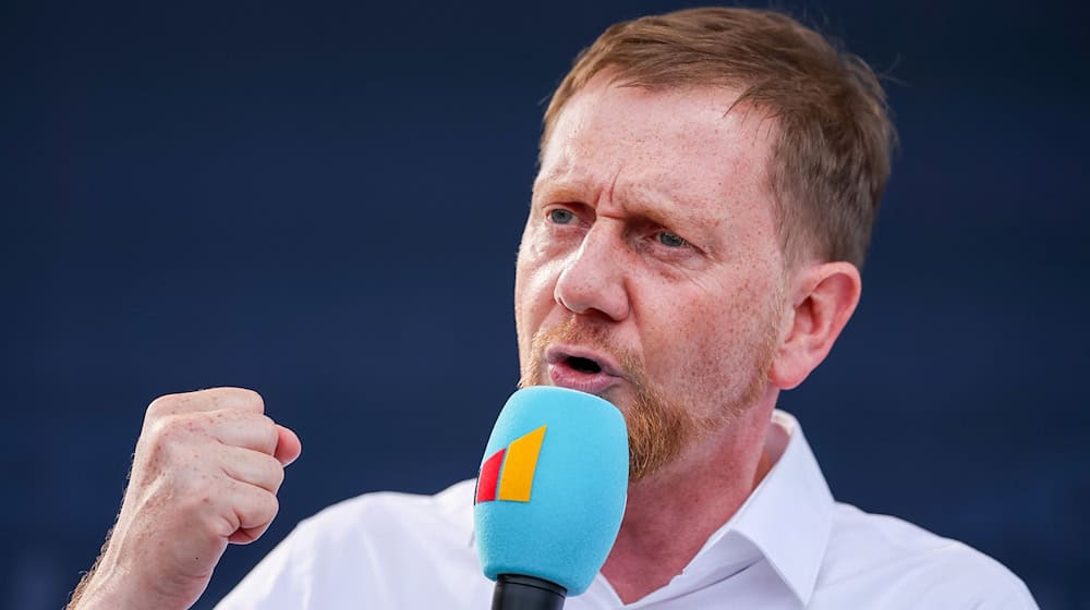 Dresden: Ministerpräsident Michael Kretschmer wirbt vor Wahlhelfern für eine hohe Wahlbeteiligung am 1. September. (Archivbild) / Foto: Jan Woitas/dpa