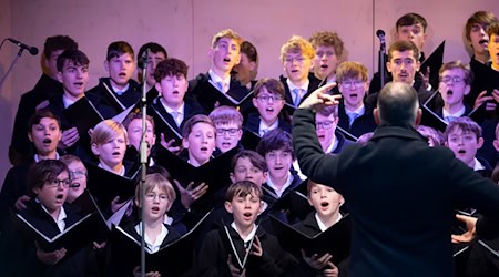 Performance by the Dresden Kreuzchor / Photo: Matthias Rietschel/dpa