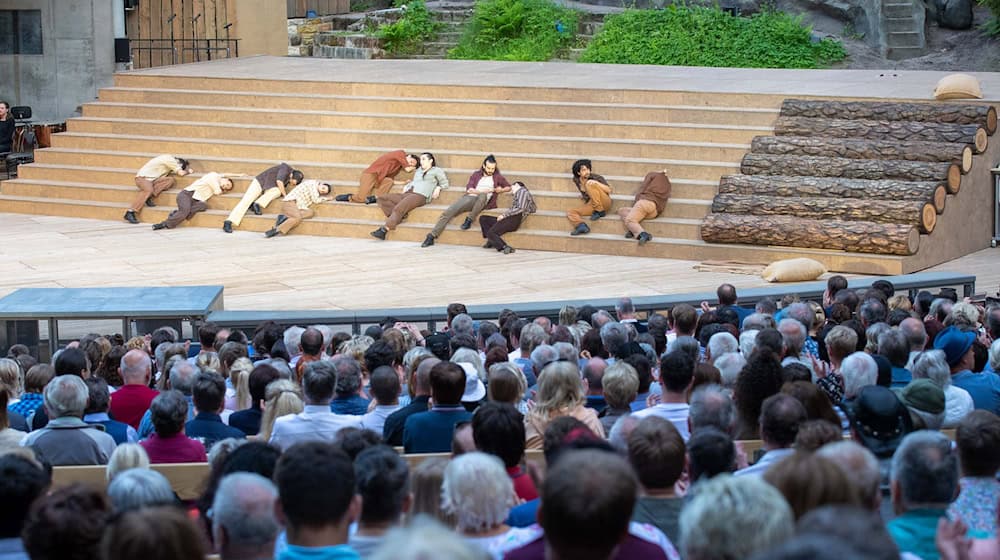 A performance by the Landesbühnen Sachsen at the Felsenbühne Rathen. (Archive photo) / Photo: Daniel Schäfer/dpa