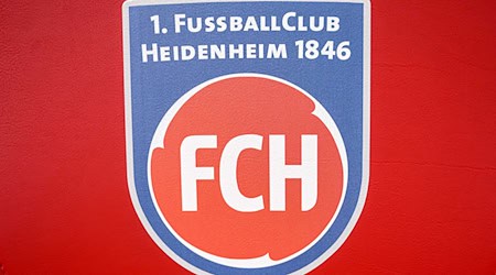 1. FC Heidenheim bu njesportoweho zadźerženja swojich fanow k pjenježnej pokuće dla zasudźeny. / Foto: Harry Langer/dpa