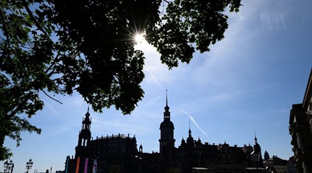 Hochsommerliche Temperaturen heizen am Wochenende noch einmal den Sachsen ein. / Foto: Robert Michael/dpa