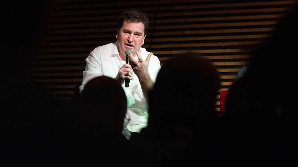 Ilko-Sascha Kowalczuk, historian and journalist, discusses in Chemnitz. The discussion series "You're still allowed to say that - freedom of opinion and democracy" has started in the city in western Saxony. / Photo: Hendrik Schmidt/dpa