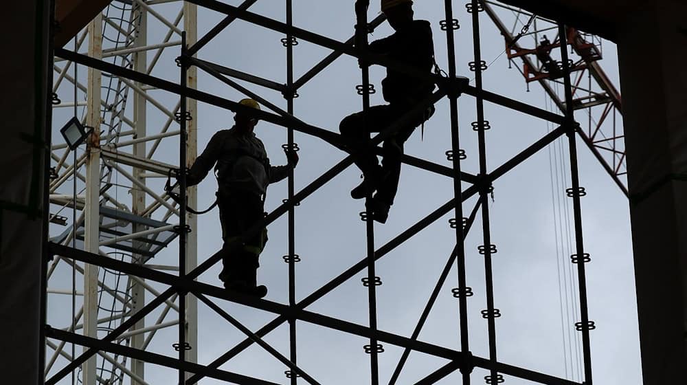 Construction companies in eastern Germany complain about too much bureaucracy. (Archive image) / Photo: Jan Woitas/dpa