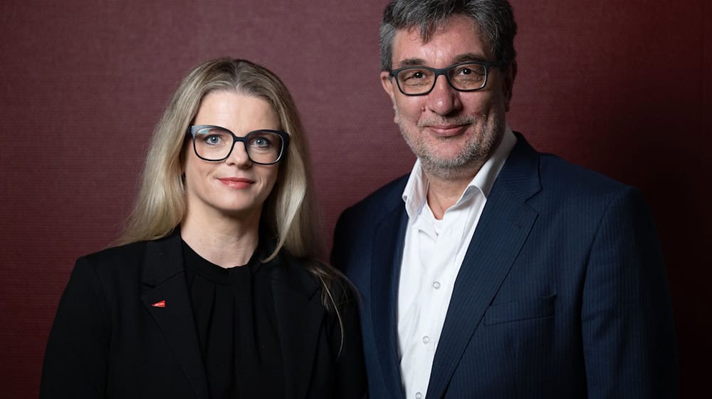 Sachsens Landesvorsitzender der Linken, Susanne Schaper und Stefan Hartmann, bei einem Landesparteitag / Foto: Sebastian Kahnert/dpa