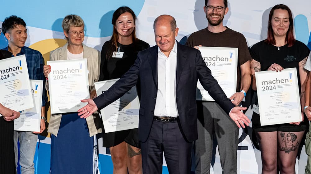 Scholz praised the commitment of the volunteers at the award ceremony / Photo: Fabian Sommer/dpa