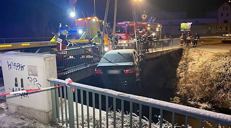 Im Januar 2024 wird in Reichenbach ein Auto aus der Göltzsch geborgen. Der Unfall steht in Zusammenhang mit einem Todesfall. (Archivbild) / Foto: Fricke/NEWS5/dpa