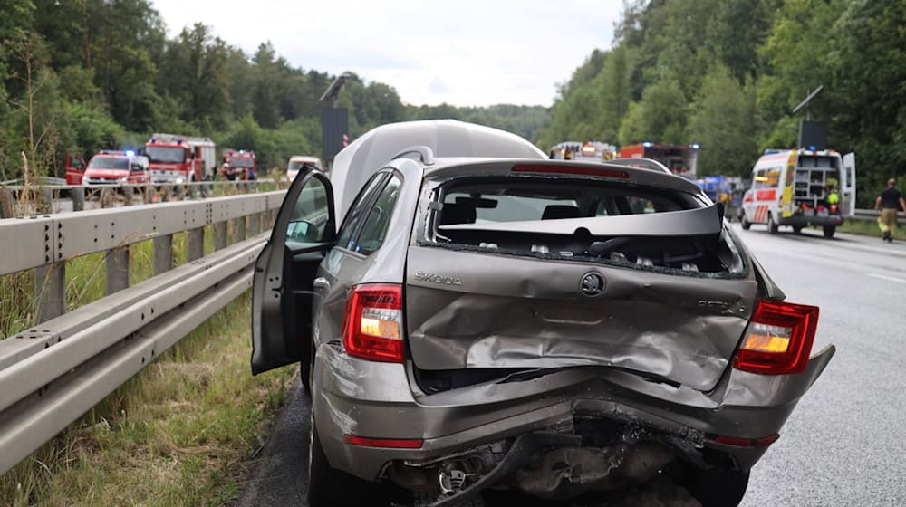 Po aktualnych informacijach bě cyłkownje 21 jězdźidłow na njezbožach wobdźělenych. / Foto: SPM Gruppe/dpa