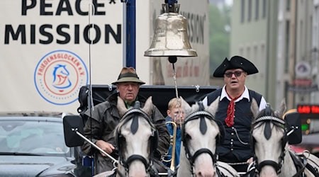 Dresden: The Peace Bells Association will be accompanied by a horse trek for peace and reconciliation between peoples. / Photo: Robert Michael/dpa