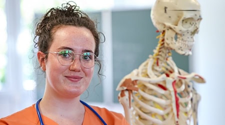 La estudiante de enfermería Anna Telle, de Chemnitz, representará a Alemania en el "World Skills" de Lyon a mediados de septiembre / Foto: Jan Woitas/dpa