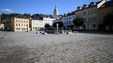 Blick auf den Markplatz der Ausrichterstadt Sebnitz für den Tag der Sachsen 2025. / Foto: Robert Michael/dpa