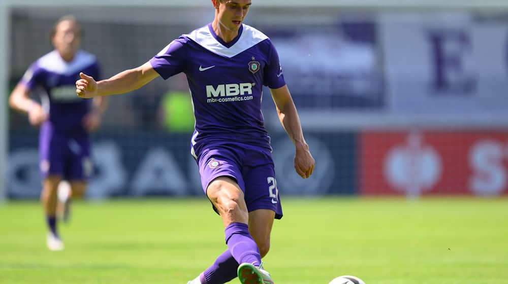 A pesar de un manguito especial, Kilian Jakob, del Auer, no podrá jugar en Unterhaching / Foto: Robert Michael/dpa