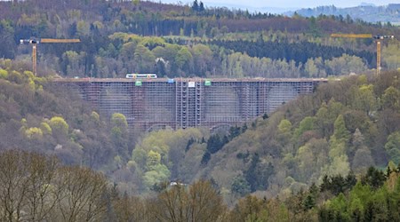 Final spurt in the renovation of the historic Elster Valley Bridge in Vogtland. (Archive image) / Photo: Jan Woitas/dpa