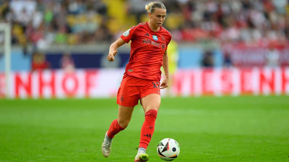 Klara Bühl, del Bayern, marca un doblete en la victoria contra el RB Leipzig / Foto: Robert Michael/dpa