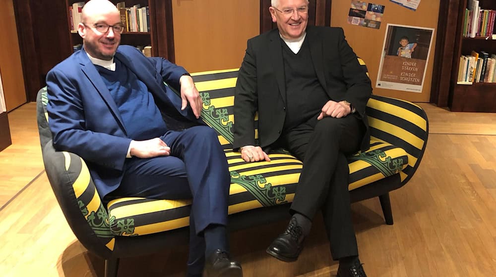 Bishops Tobias Bilz and Heinrich Timmerevers hope for a "responsible dialog" after the state elections. (Archive image) / Photo: Simona Block/dpa