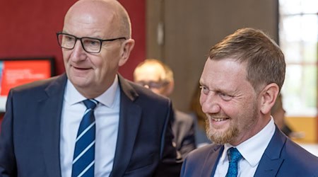 Brandenburg's SPD Prime Minister Dietmar Woidke (left) receives support in the election campaign from Saxony's CDU head of government Michael Kretschmer.  / Photo: Frank Hammerschmidt/dpa