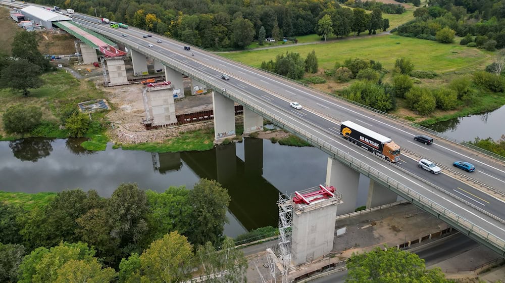 El antiguo puente de Mulde se construyó a principios de la década de 1970 y su estado se ha deteriorado considerablemente, debido sobre todo al aumento del tráfico. (Imagen de archivo) / Foto: Jan Woitas/dpa