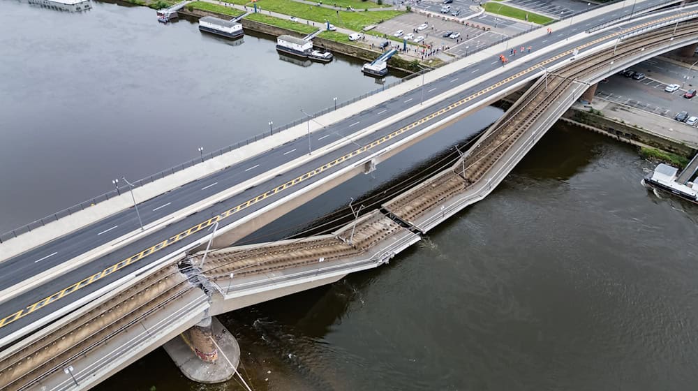 Weitere Teile der Brücke gelten als einsturzgefährdet. / Foto: Robert Michael/dpa