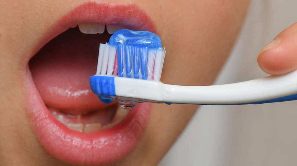 Dresden dentist Johan Wölber recommends a healthy diet for good dental health. (Symbolic image) / Photo: Patrick Pleul/dpa-Zentralbild/dpa