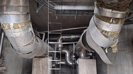 Zerstörte Fernwärmeleitungen nach dem Einsturz der Carolabrücke