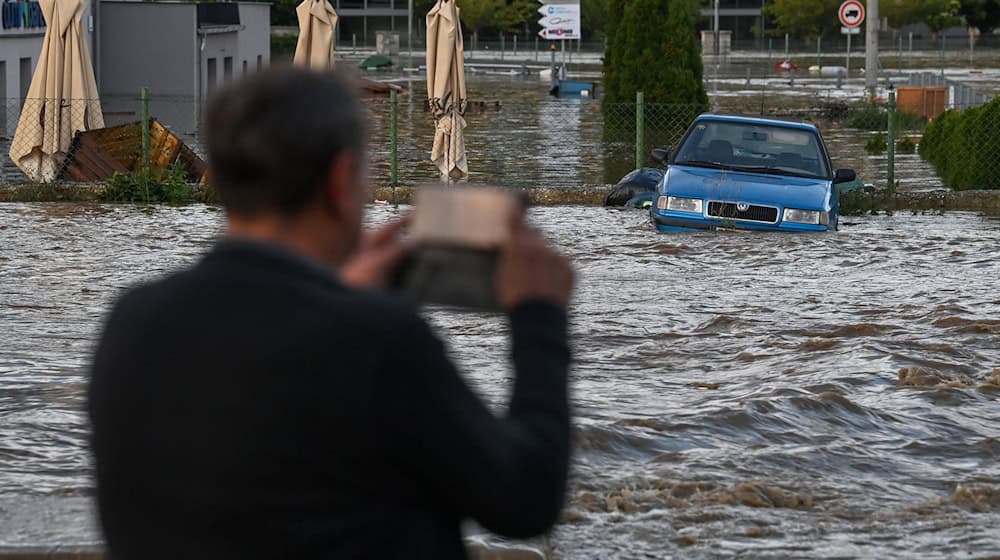 Im tschechischen Opava wurden Straßen überflutet. / Foto: Ožana Jaroslav/CTK/dpa