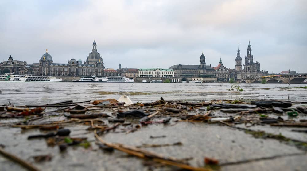 Nach Einschätzung von Umweltminister Wolfram Günther (Grüne) übersteht Sachsen das Hochwasser «mit einem blauen Auge, vielleicht noch nicht mal». / Foto: Robert Michael/dpa