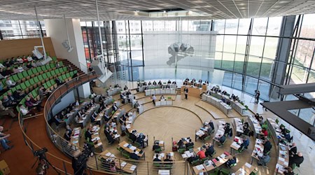 En Sajonia, los representantes de los partidos comentan la marcha de su partido al día siguiente de las elecciones. (Foto de archivo) / Foto: Sebastian Kahnert/dpa-Zentralbild/dpa